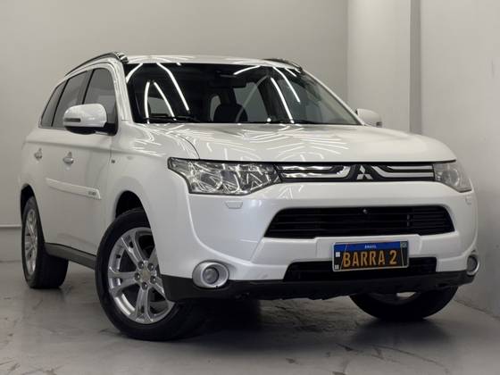 MITSUBISHI OUTLANDER 3.0 GT 4X4 V6 24V GASOLINA 4P AUTOMÁTICO MITSUBISHI OUTLANDER 3.0 GT 4X4 V6 24V GASOLINA 4P AUTOMÁTICO